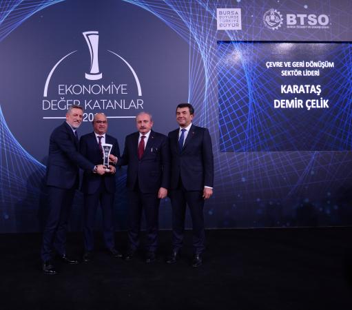 KARATAŞ GRUP ŞİRKETLERİ ‘EKONOMİYE DEĞER KATANLAR ÖDÜL TÖRENİNDE ÇEVRE SEKTÖR LİDERİ ÖDÜLÜNÜ’ BİR KEZ DAHA ALDI.