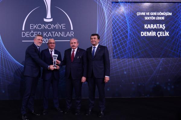 KARATAŞ GRUP ŞİRKETLERİ ‘EKONOMİYE DEĞER KATANLAR ÖDÜL TÖRENİNDE ÇEVRE SEKTÖR LİDERİ ÖDÜLÜNÜ’ BİR KEZ DAHA ALDI.
