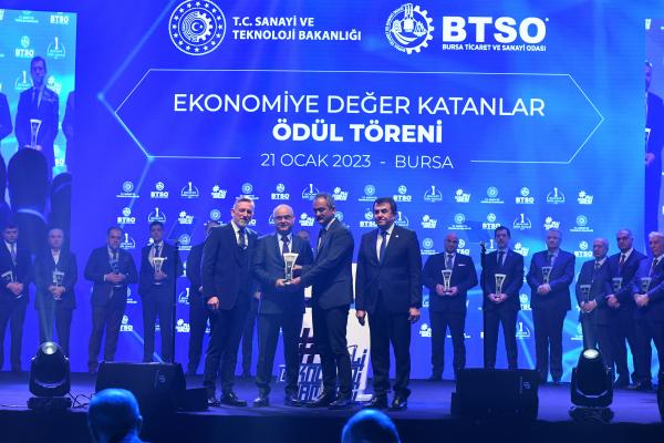 KARATAŞ GRUP ŞİRKETLERİ ‘EKONOMİYE DEĞER KATANLAR ÖDÜL TÖRENİNDE ÇEVRE SEKTÖR LİDERİ ÖDÜLÜNÜ’ BİR KEZ DAHA ALDI.