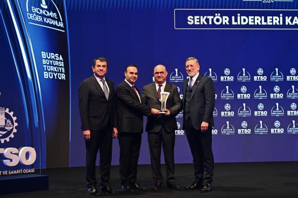 KARATAŞ GRUP ŞİRKETLERİ ‘EKONOMİYE DEĞER KATANLAR ÖDÜL TÖRENİNDE ÇEVRE SEKTÖR LİDERİ ÖDÜLÜNÜ’ BİR KEZ DAHA ALDI.