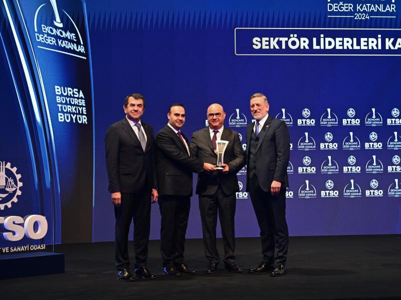 KARATAŞ GRUP ŞİRKETLERİ ‘EKONOMİYE DEĞER KATANLAR ÖDÜL TÖRENİNDE ÇEVRE SEKTÖR LİDERİ ÖDÜLÜNÜ’ BİR KEZ DAHA ALDI.